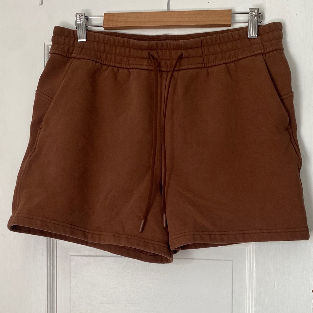 Lululemon loungeful high-rise Brown Women's Casual Shorts size 10 4” inseam